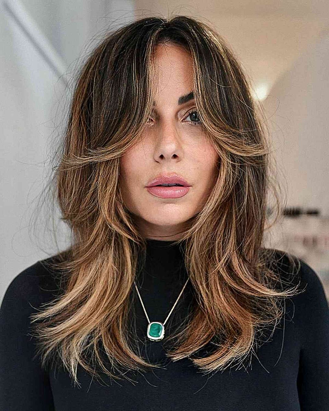 medium layered hair with highlights